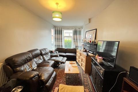 6 bedroom terraced house to rent, Manor Drive, Leeds, West Yorkshire, LS6