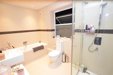 2 bedroom apartment to rent, Queens Road, Buckhurst Hill, IG9
