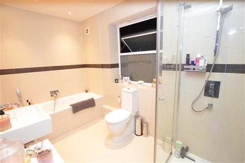 2 bedroom apartment to rent, Queens Road, Buckhurst Hill, IG9