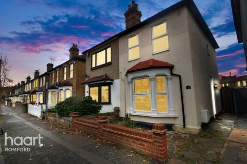 30 Cotleigh Road, Romford, RM7 9AS
