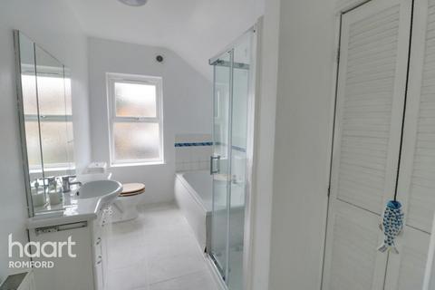 30 Cotleigh Road, Romford, RM7 9AS
