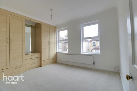 30 Cotleigh Road, Romford, RM7 9AS