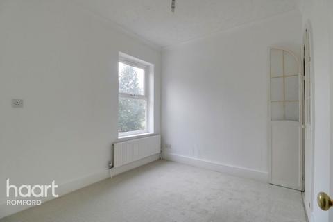 30 Cotleigh Road, Romford, RM7 9AS