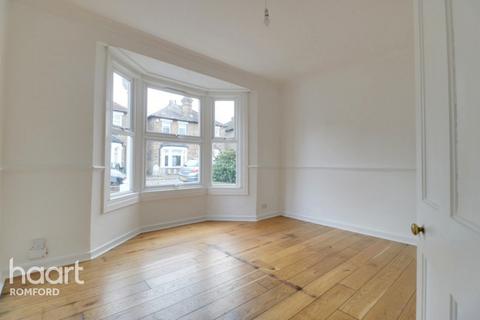 30 Cotleigh Road, Romford, RM7 9AS