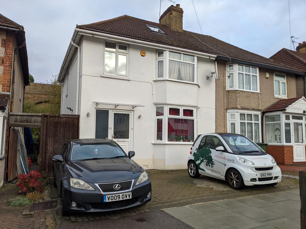 St Margarets Avenue, HA2 4 bed semidetached house £575,000