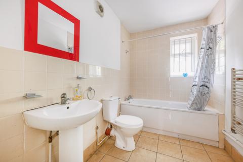 144 Saxon Drive, Acton, London, W3 0NT