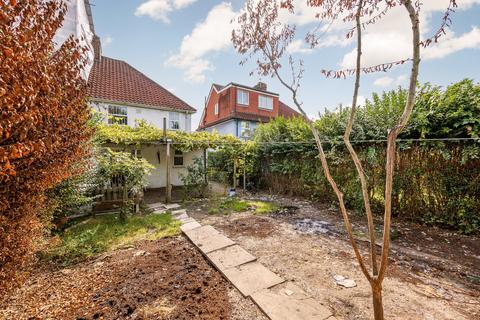 144 Saxon Drive, Acton, London, W3 0NT