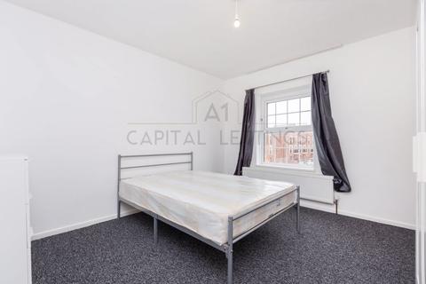 2 bedroom apartment to rent - College Court, Ponders End, Enfield
