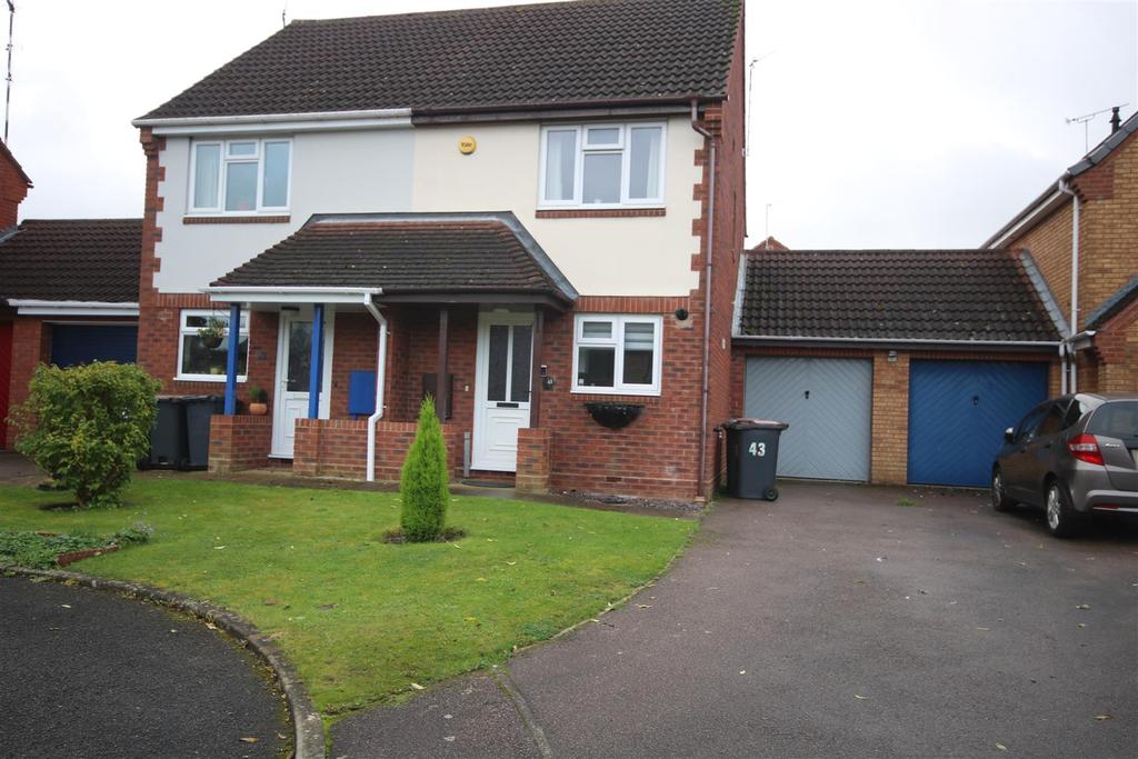 Exbury Way, Nuneaton, CV11 4RY 2 bed semidetached house to rent £850