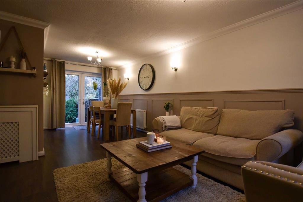 The Banks, Wellingborough 3 bed semidetached house £255,000