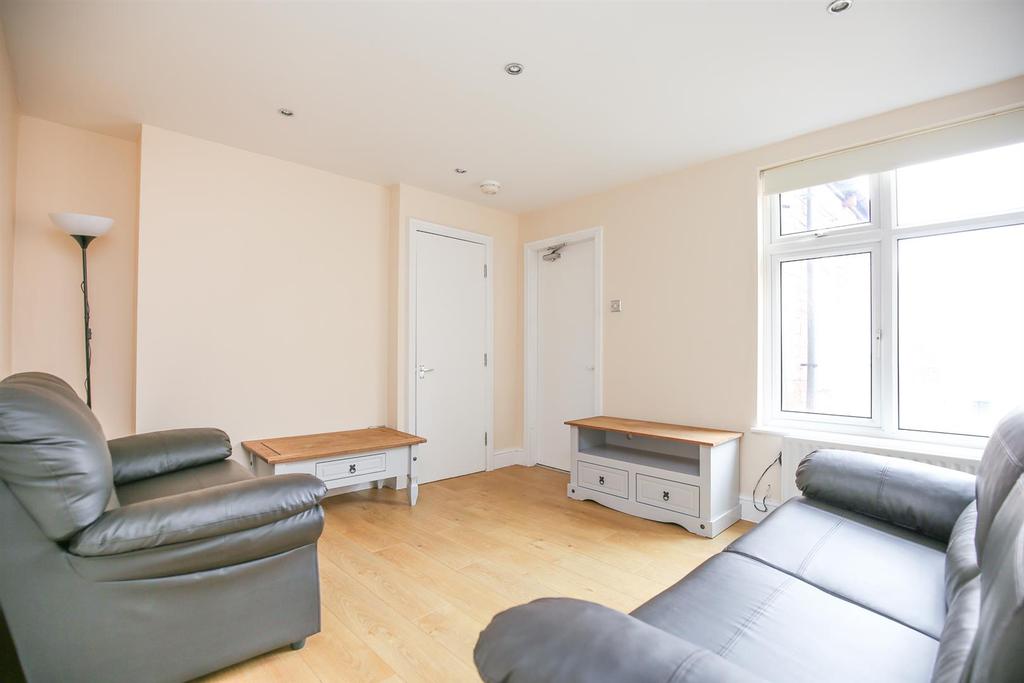 Rokeby Terrace, Heaton, Newcastle Upon Tyne 3 bed £910 pcm