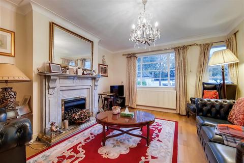 22 Ludlow Way, London, N2 0LA