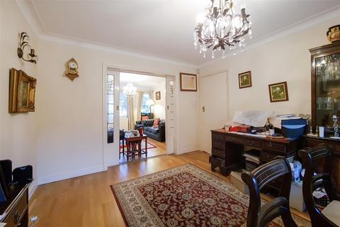 22 Ludlow Way, London, N2 0LA