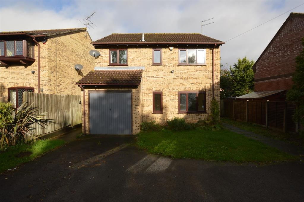 Chalfont Road, Maple Cross, Rickmansworth 4 bed house £1,750 pcm (£