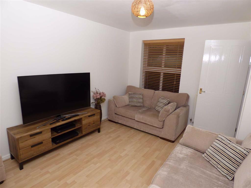 St Cuthberts Way, Holystone 3 bed detached house £950 pcm (£219 pw)