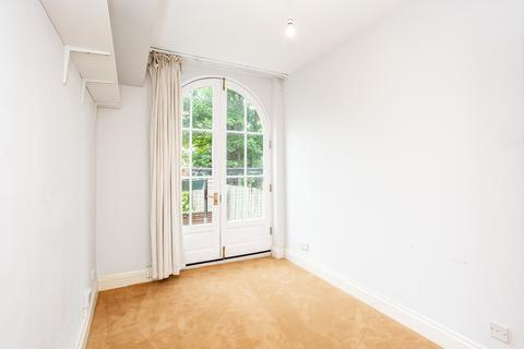 Flat 3, 52 Tredegar Square, London, E3 5AQ