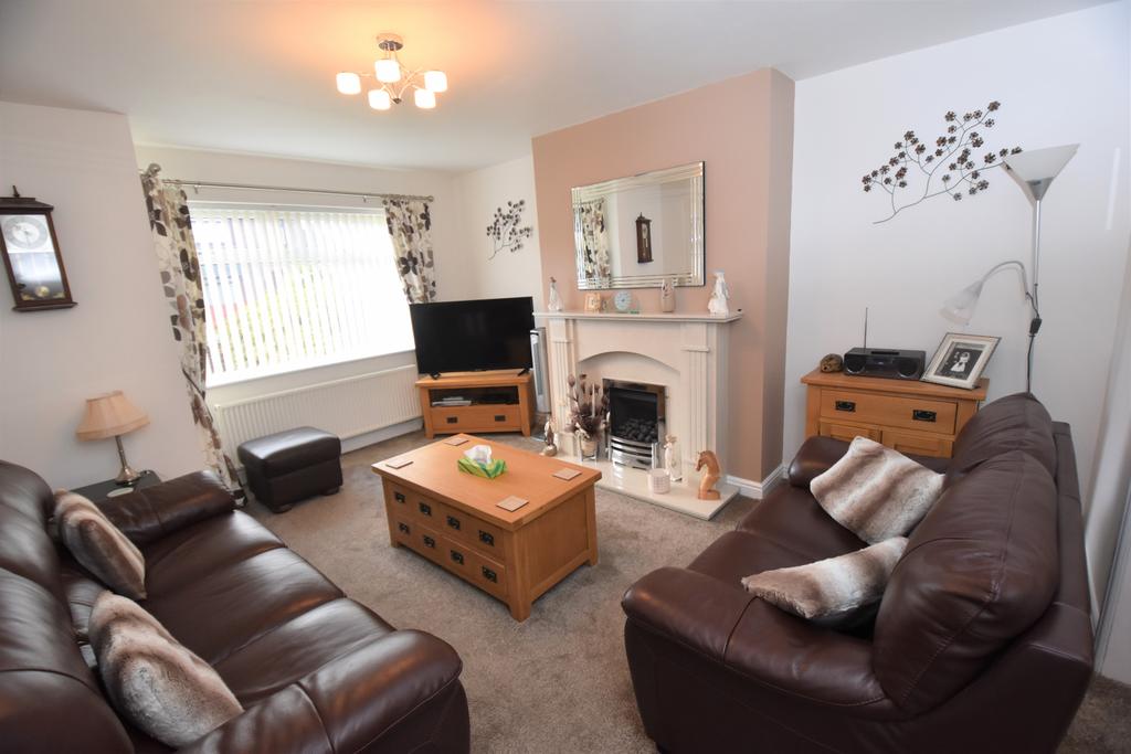 Russell Road, Partington, M31 3 bed semidetached house £235,000
