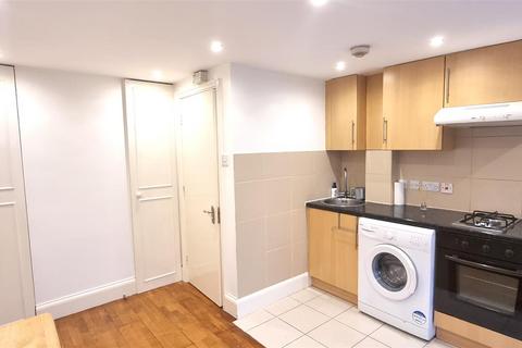 Studio to rent, Hale Lane, Edgware HA8