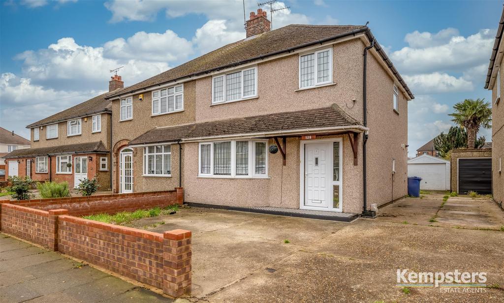 Whitmore Avenue, Stifford Clays, Grays 3 bed semidetached house £400,000