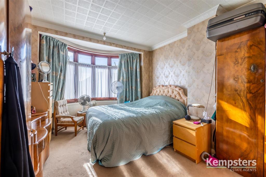 Bedroom 1.jpg