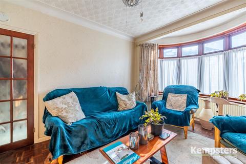 13 Lowlands Road, Aveley, South Ockendon, RM15 4ED