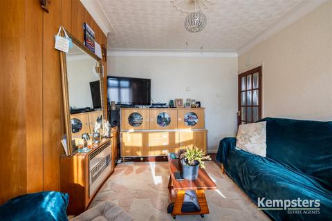 13 Lowlands Road, Aveley, South Ockendon, RM15 4ED
