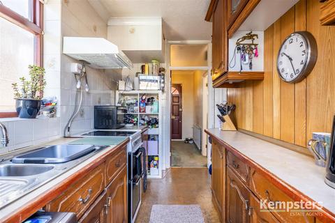 13 Lowlands Road, Aveley, South Ockendon, RM15 4ED