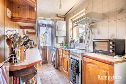 13 Lowlands Road, Aveley, South Ockendon, RM15 4ED