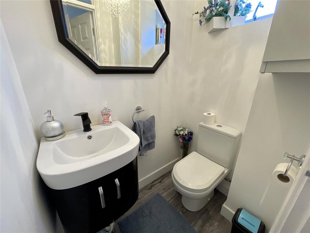Wc/Cloakroom