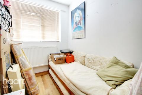12 Downs Road, Luton, LU1 1QR