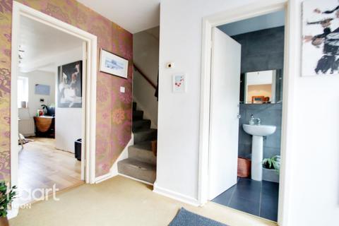 12 Downs Road, Luton, LU1 1QR