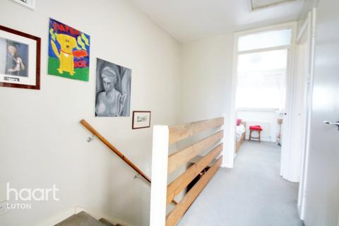 12 Downs Road, Luton, LU1 1QR