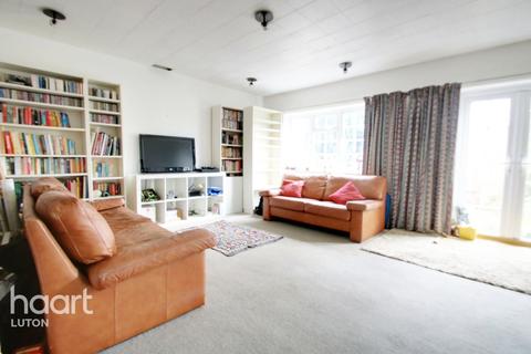 12 Downs Road, Luton, LU1 1QR