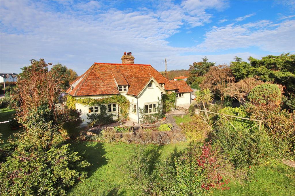 Dymchurch Road, Hythe, Kent, CT21 3 bed detached house £650,000