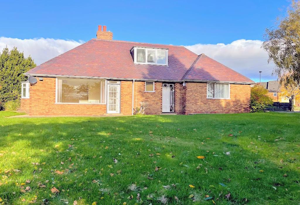 Cliff Lane, Brierley, Barnsley, South... 2 bed bungalow £280,000