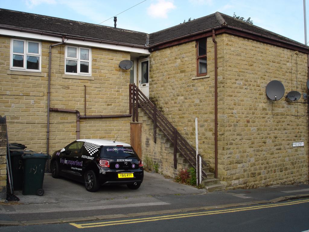 * pleasant 1 bed apartment to let in saltair