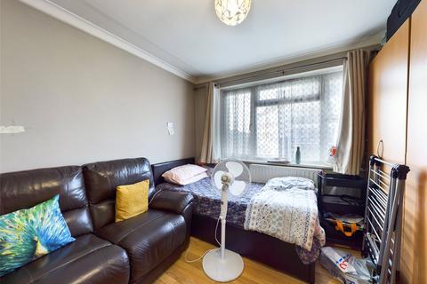 2 bedroom apartment for sale, Staines Road, Feltham, Middlesex, TW14