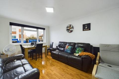 undefined, Staines Road, Feltham, Middlesex, TW14