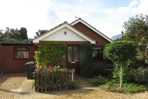 3 bedroom bungalow to rent, Chequers Road, Grimston, PE32