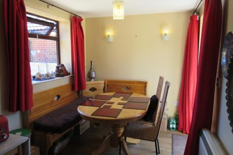 3 bedroom bungalow to rent, Chequers Road, Grimston, PE32