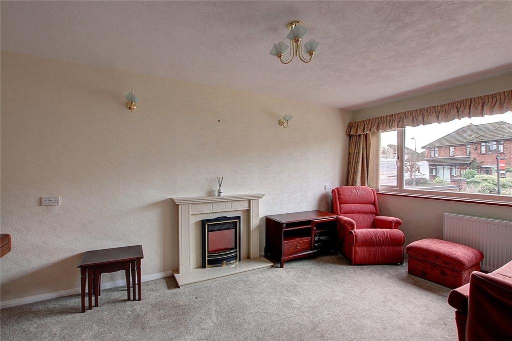Alexander Avenue, Droitwich, WR9 3 bed semidetached house £300,000