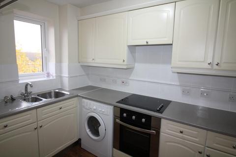 2 bedroom flat to rent, Rookes Crescent, Chelmsford, CM1