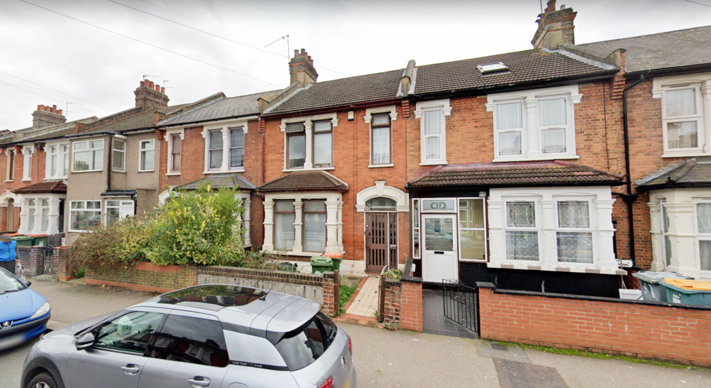 Shakespeare Crescent, London E12 3 bed terraced house £1,650 pcm (£
