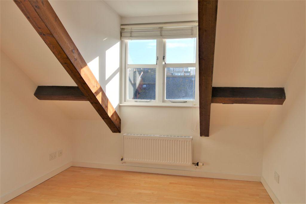 Bedroom 2 (Double)