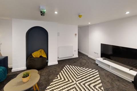5 bedroom house share to rent, Double Room with en-suite shower room - Trafalgar Street, Gillingham
