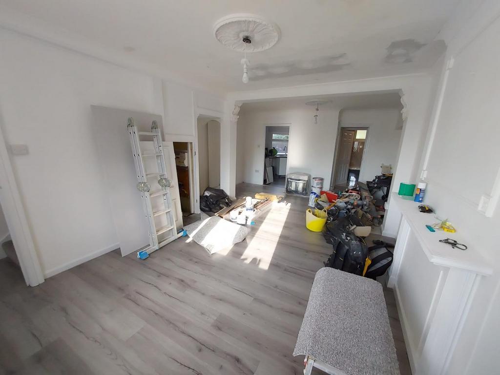 A Newly Refurbished Three Bedroom House EN3 - UND