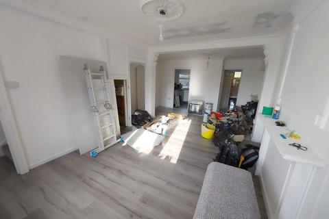 3 bedroom terraced house to rent, Ashdown Road, EN3