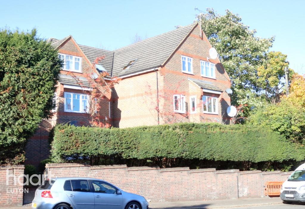 Farley Hill, Luton 2 bed apartment £190,000