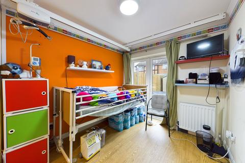 42 Larkham Close, Feltham, TW13 4QN