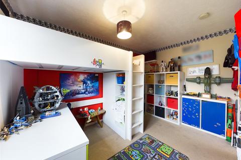 42 Larkham Close, Feltham, TW13 4QN